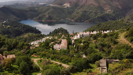 Magical-aerial-view-of-the-reservoir-of-La-Concepción,-and-beautiful-mountains-surrounding-it