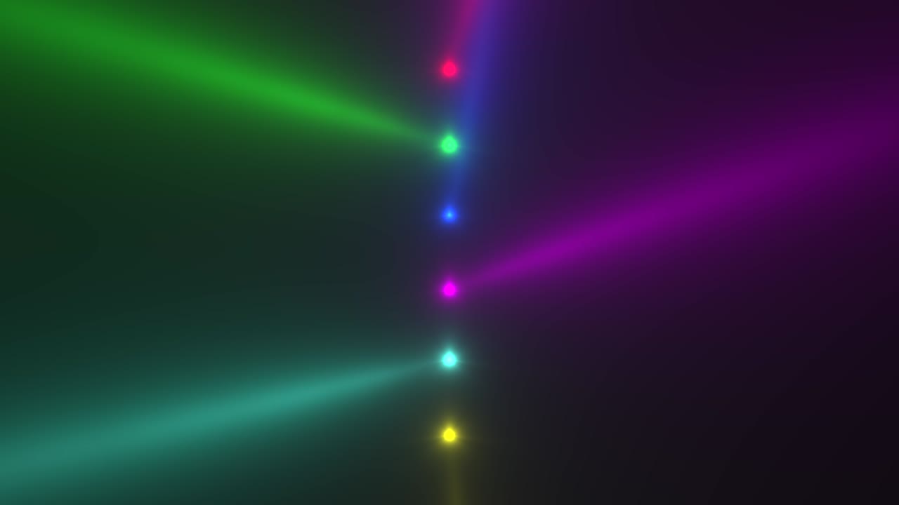 brillantes rayos de reflectores de colores en el escenario