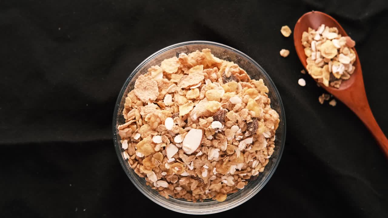 건강한 그라놀라 아침 식사