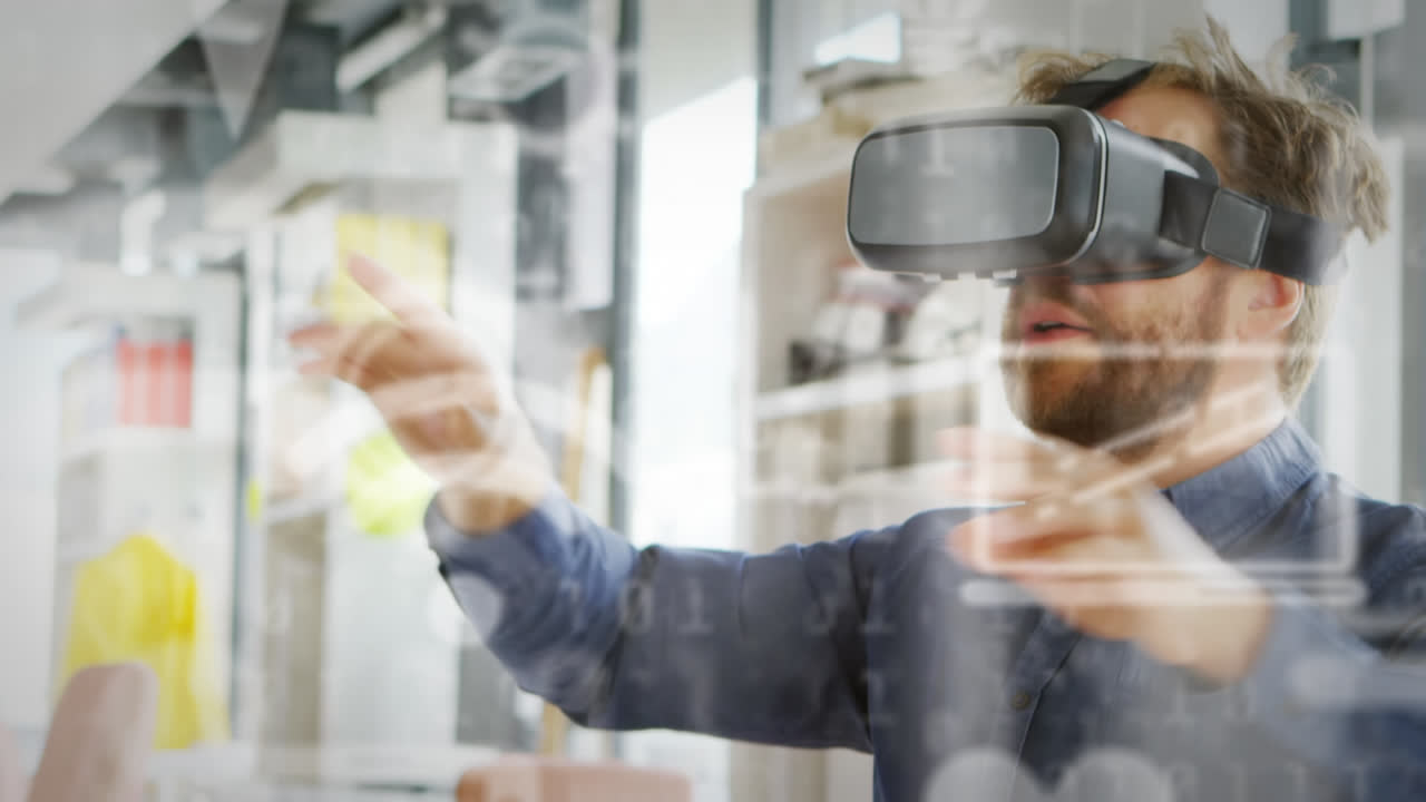 анимация инфографического интерфейса над causcaisn man с использованием симулятора виртуальной реальности в офисе