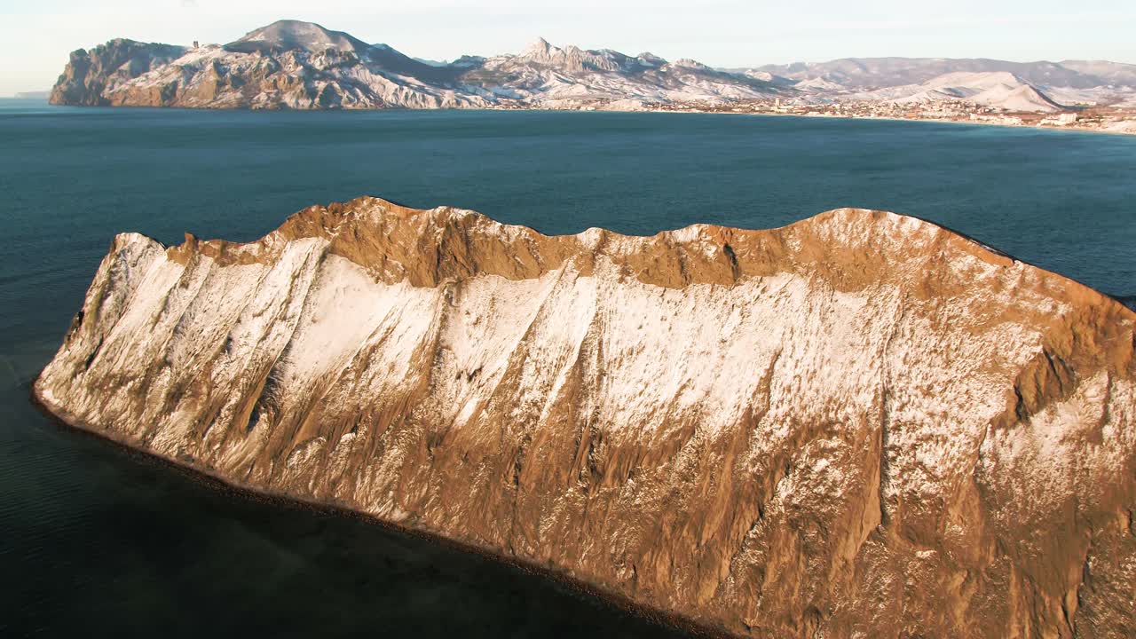 costa de montaña nevada