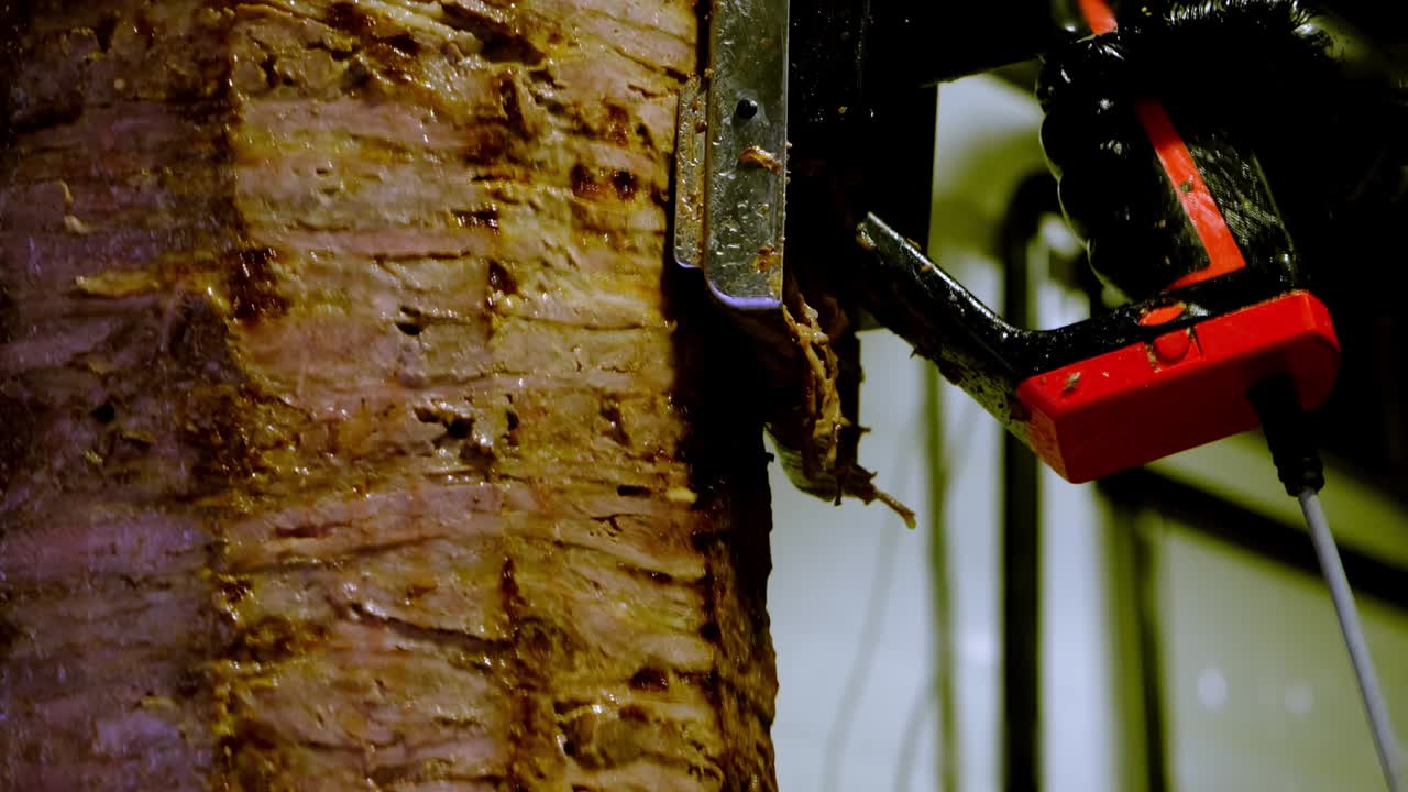 터키의 전통적인 도너 케 또는 금속 스피어에 케