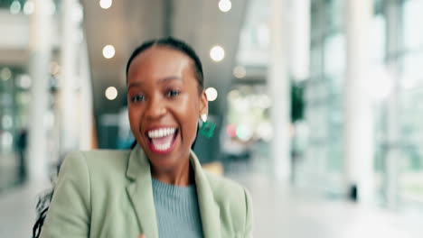 Cara,-Negocios-Y-Mujer-Negra-Con-Una-Sonrisa