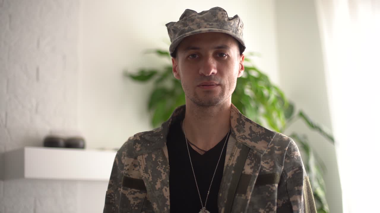 портрет мужчины в военной форме, лицом к камере