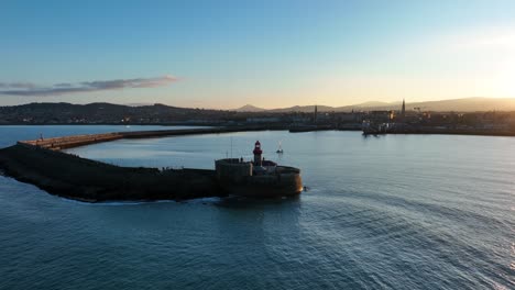 Dún-Laoghaire-Harbour,-Dublin,-Ireland