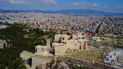 Propylaea,-the-Ancient-principal-entryway-to-the-Acropolis-of-Athens,-Greece