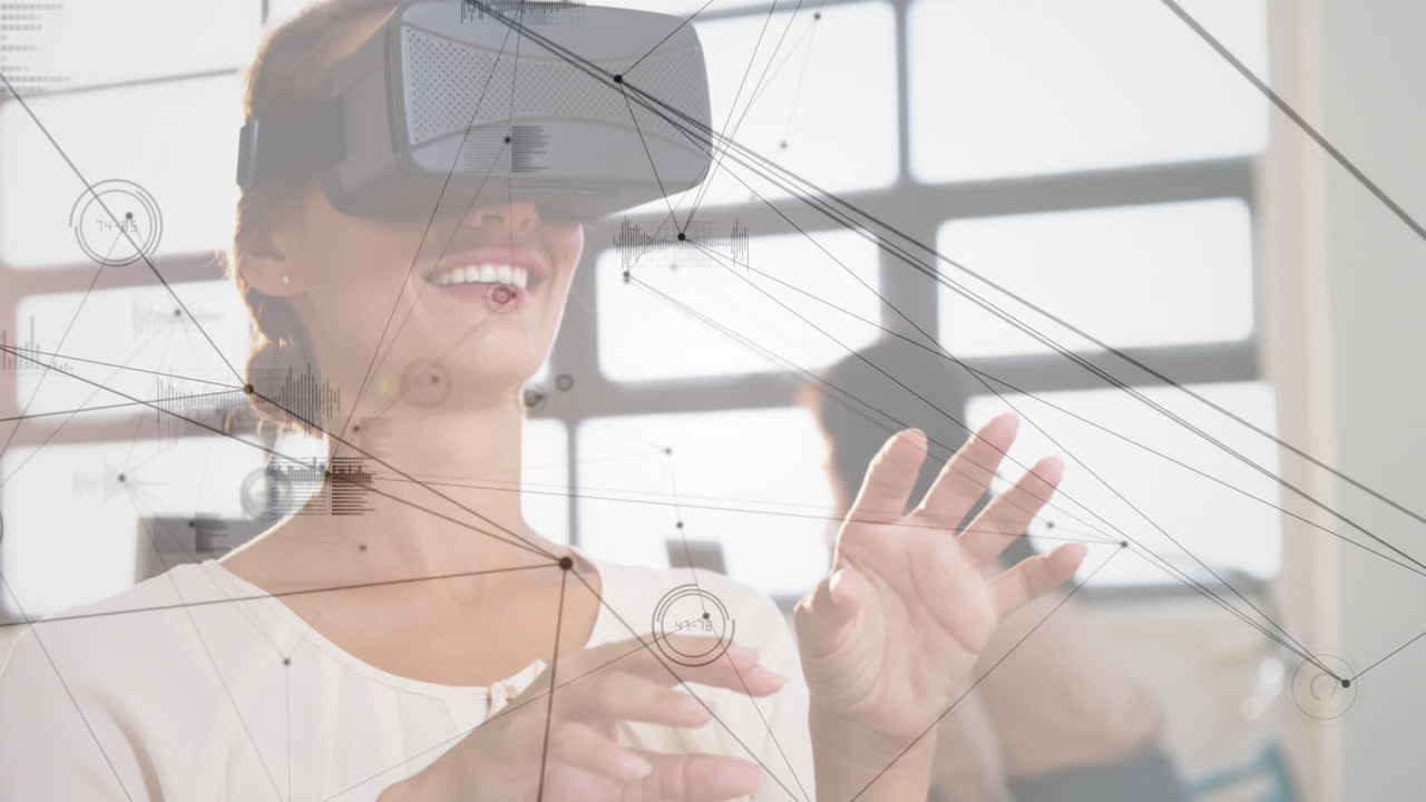 animación de la interfaz digital sobre una mujer de negocios usando auriculares vr