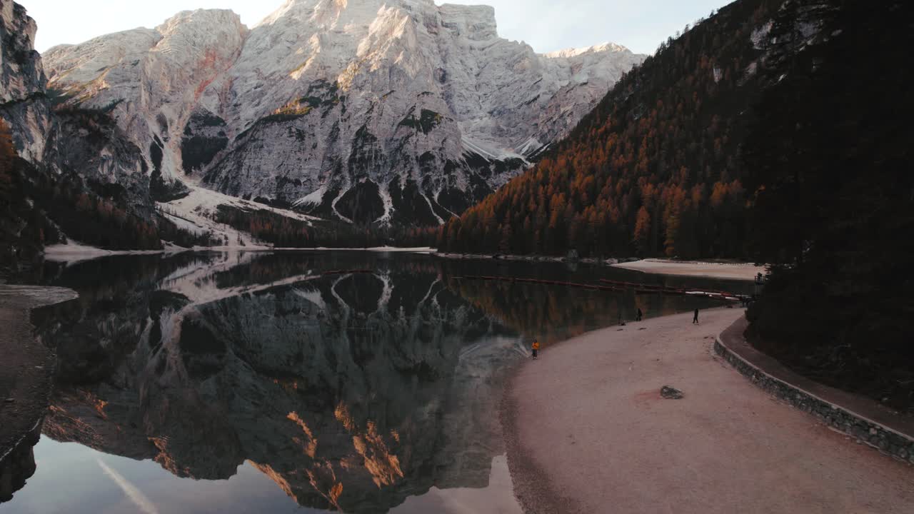 4K Fall Autumn Drone Aerial Lago di Braies Pragser Wildsee Dolomites Italy 2022