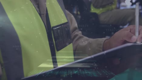 animación del procesamiento de datos sobre diversos trabajadores en el almacén