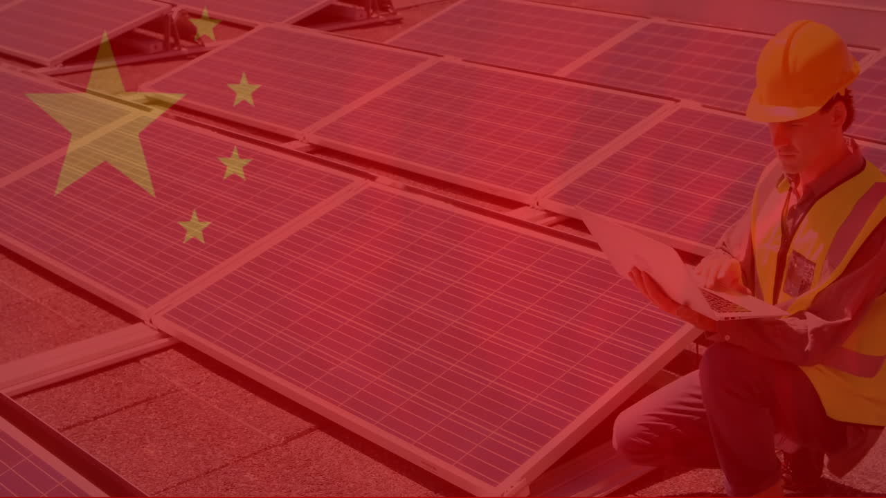 animación de la bandera china sobre los trabajadores que instalan paneles solares