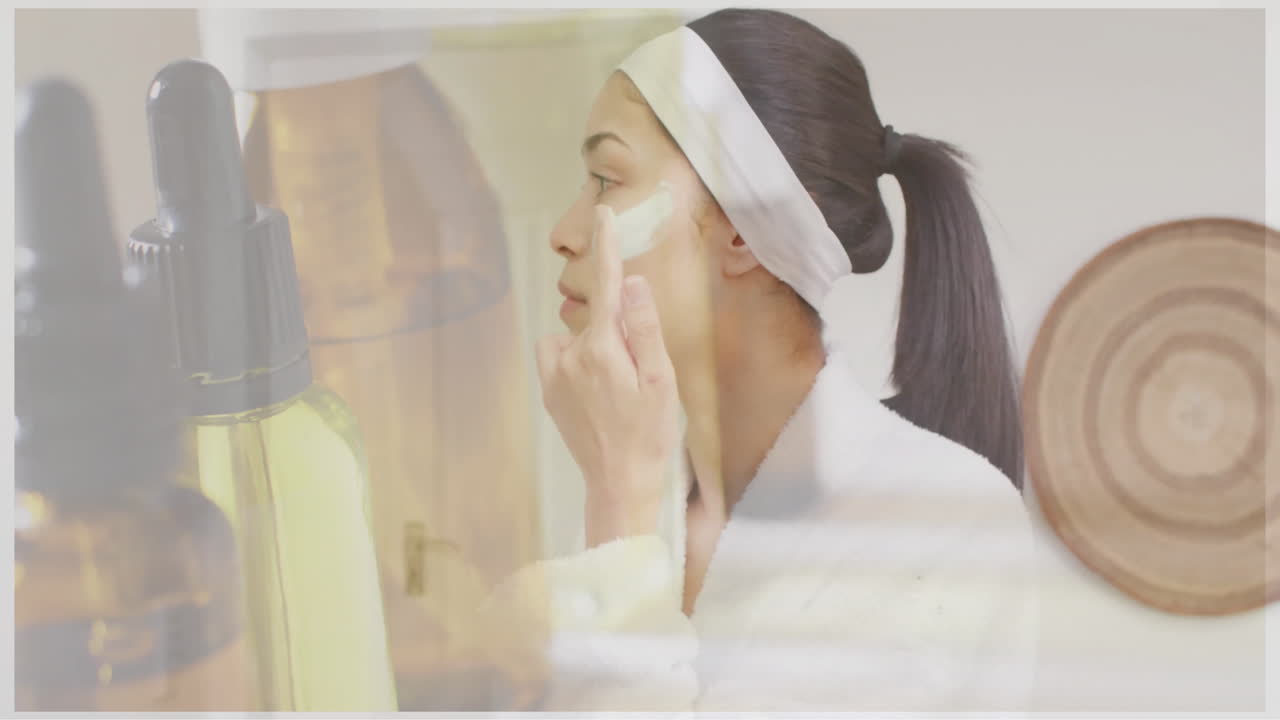 눈 마스크 아래에 적용하는 행복한 두 인종 여성 위에 에센셜 오일의 드롭퍼 병의 애니메이션