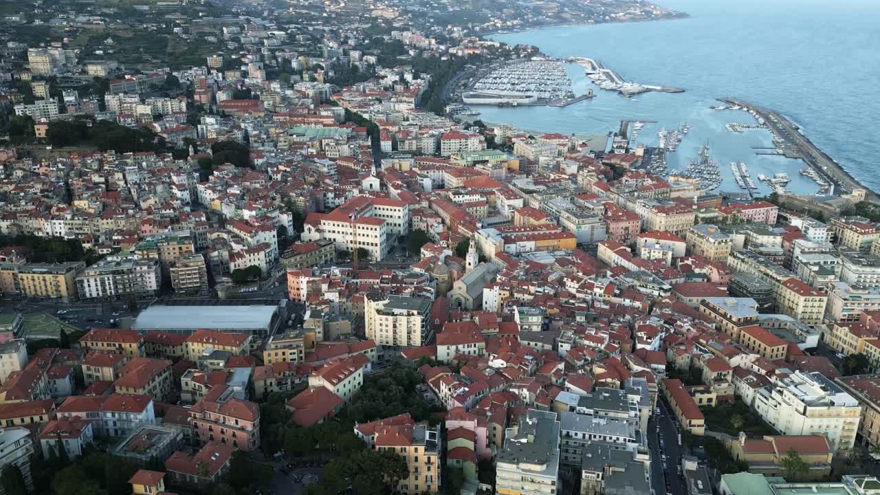 산레모 리구리아 (이탈리아) 해상 풍경 해안선과 항구