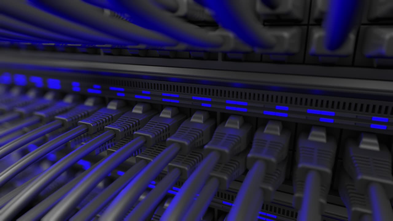 interruptor de red de internet con cables ethernet conectados.