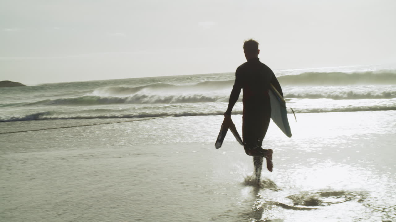 파도를 견 ⁇  수 있는 모든 장비를 갖추고 있습니다.