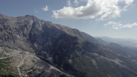 Video-De-Drones-Sobre-El-Paso-De-Montaña-Llogara-En-Sh8,-Albania