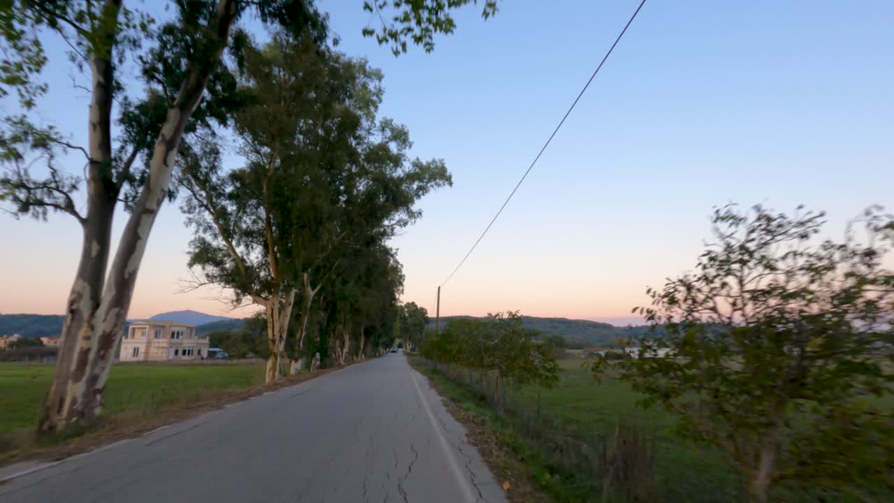 코루 섬의 황금시간대 아름다운 길