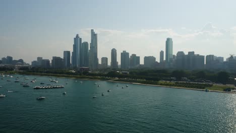 Aerial-Push-in-towards-Chicago's-Grant-Park-in-Summer