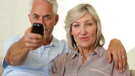 Couple-relaxing-together-on-the-couch-watching-tv