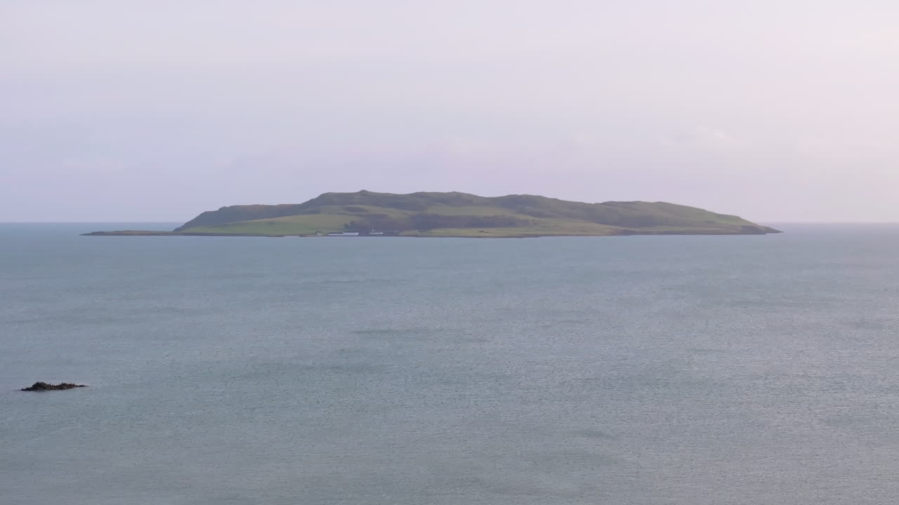 Clip video 4K cinematografico realizzato con drone che riprende Lambay Island County in Irlanda_12