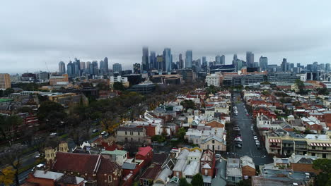 Königliche-Parade-Hinunter-In-Richtung-Melbourne-Cbd-Fliegen