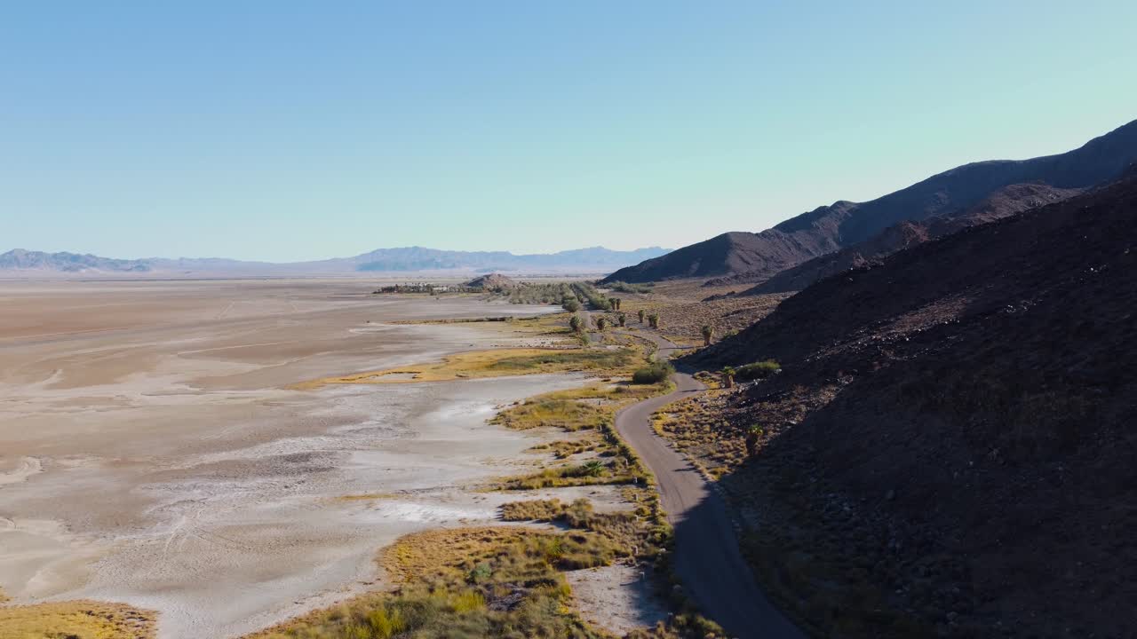 은 여름 날 네바다 사막 드론