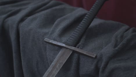 espada larga de la época medieval