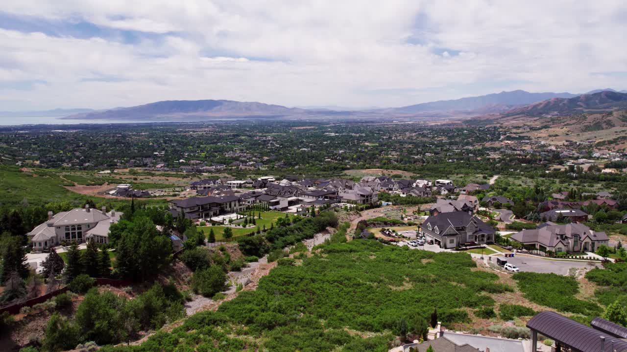Scenic Neighborhood with Mountain Views