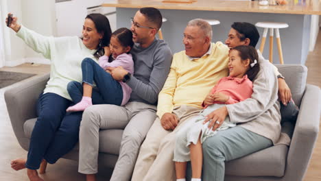 Family,-grandparents-and-children-for-home-selfie