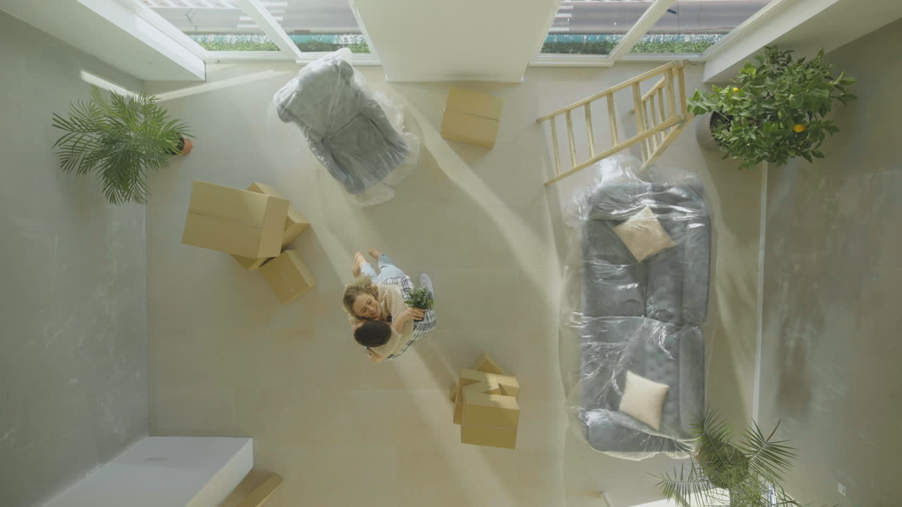 pareja expresando emociones positivas