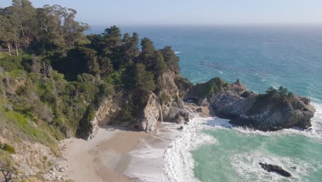 Beautiful-Big-Sur-Coastline-in-California,-McWay-Falls-Waterfall-and-Point-Lobos-in-April