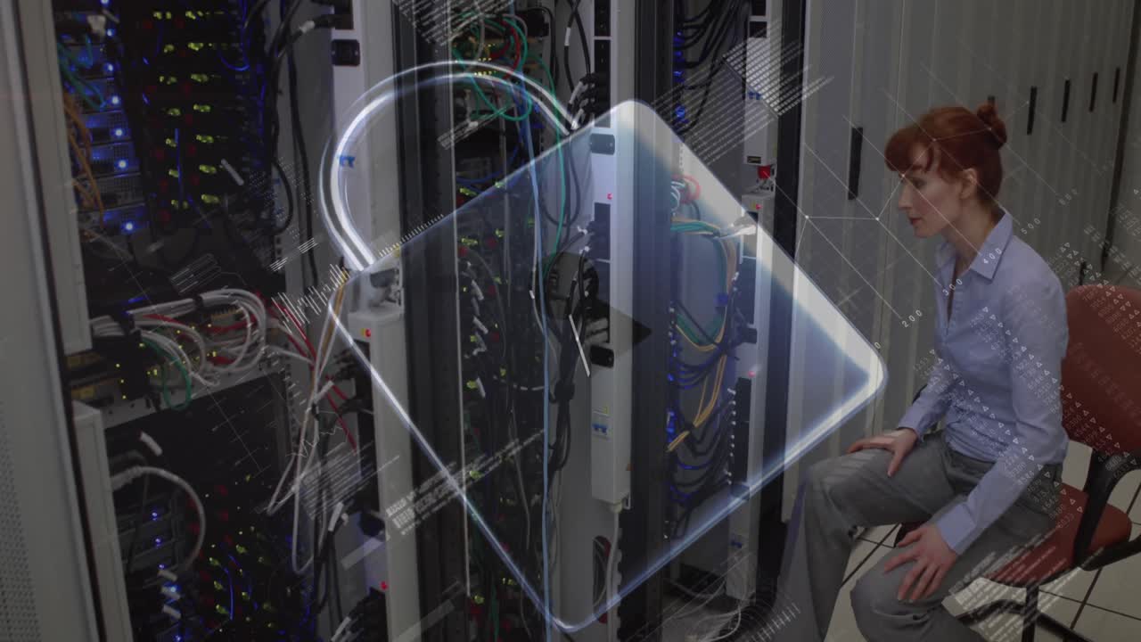 animación del procesamiento de datos con candado sobre el técnico y el servidor informático