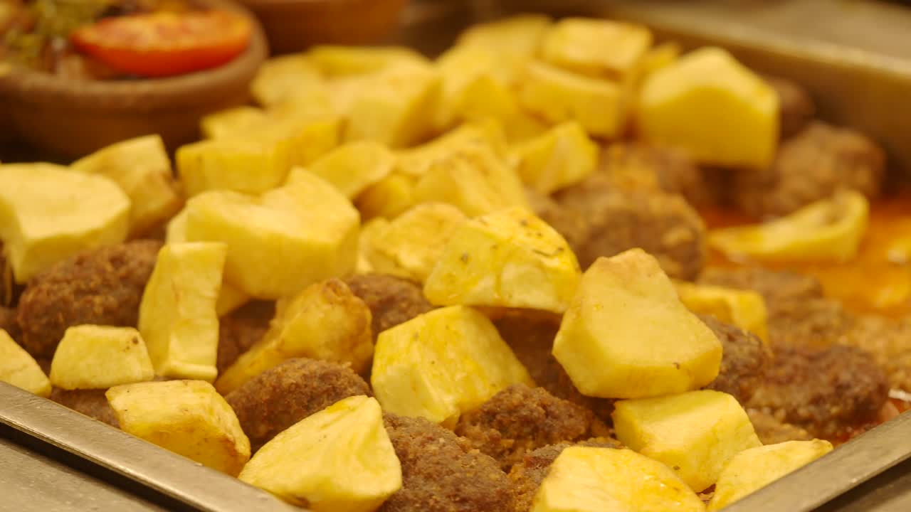 albóndigas turcas con patatas