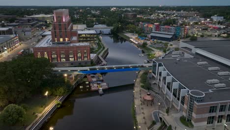 Lansing-Michigan-Gran-Río-Aéreo-4k