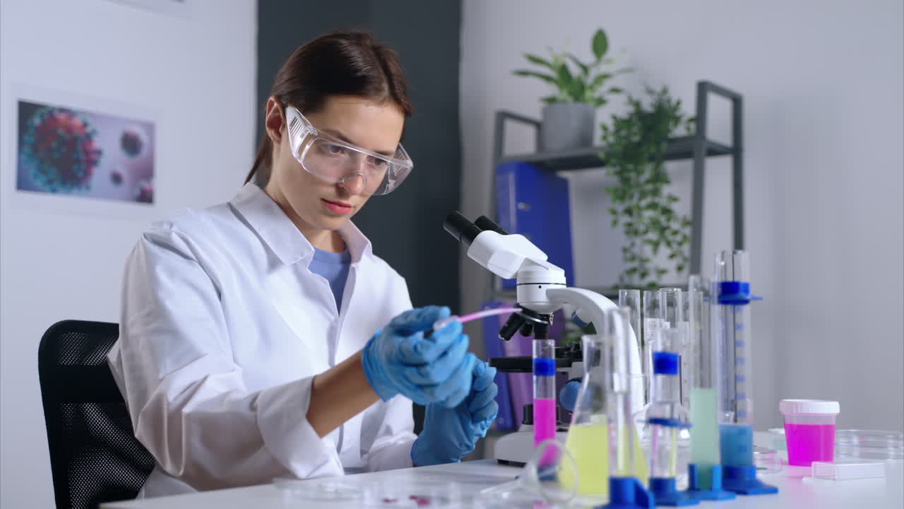 Científico trabajando en un laboratorio