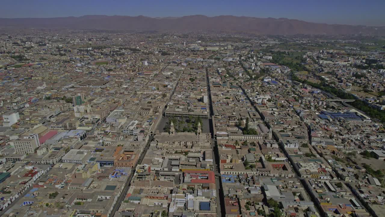 Vista aerea della città di Arequipa e di Plaza de Armas in Perù.