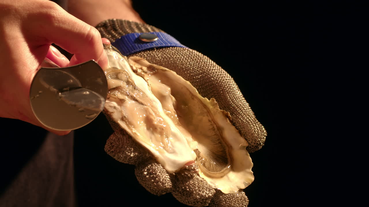 Oyster opening