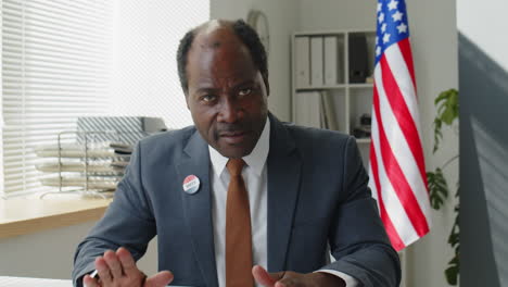 black u.s. politician convincing people to vote