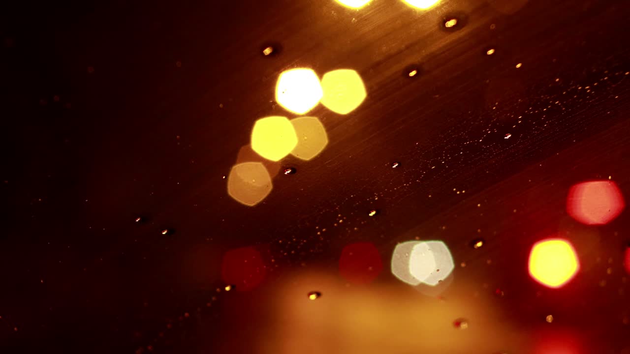 밤에는 바람 방패에 비방울이 떨어집니다.