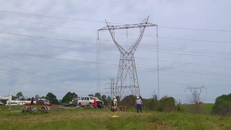 las líneas eléctricas están caídas después de un gran evento meteorológico 5
