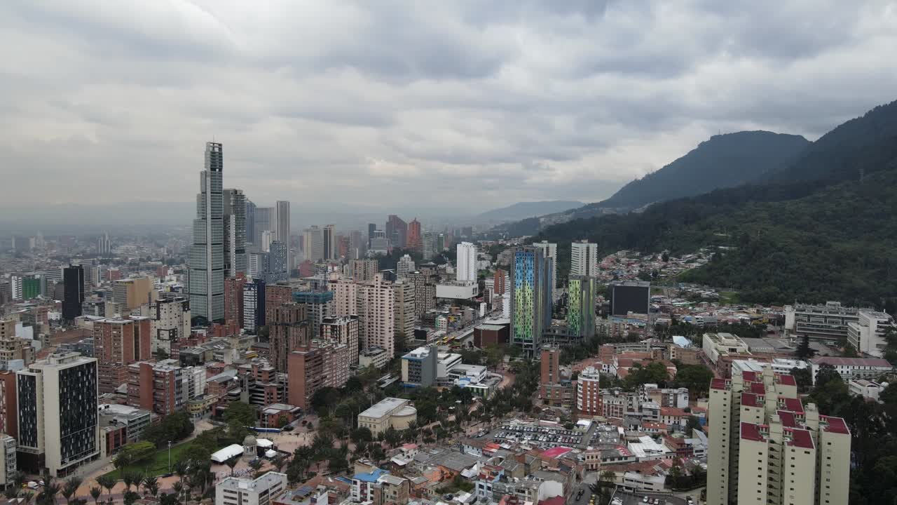 Ripresa aerea de La Candelaria, Bogotá, Colombia.