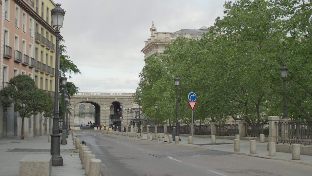 ZOOM OUT SHOT OF A STREET IN MADRID SPAIN