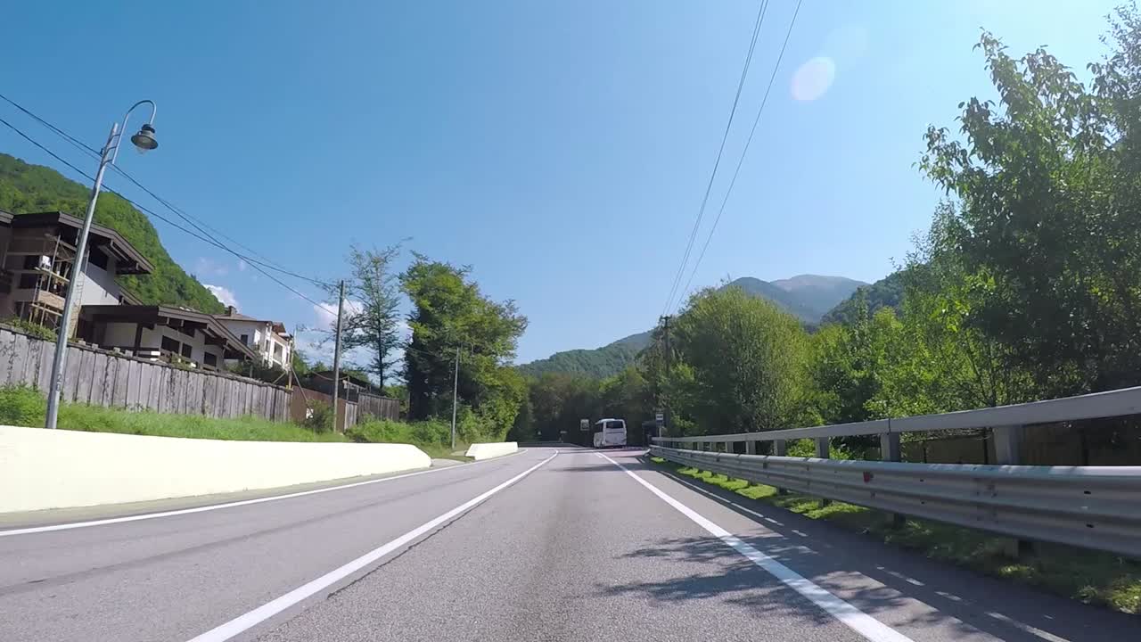 트럭과 버스로 산악 여행