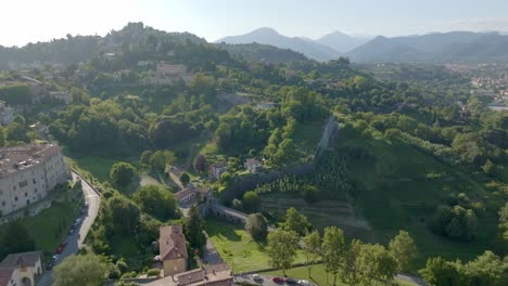 Bergamo-alta-towards-San-Vigilo-Hill.-Green-country