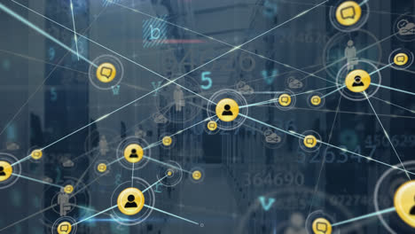 animación de la red de iconos digitales y procesamiento de datos de seguridad cibernética contra la sala de servidores
