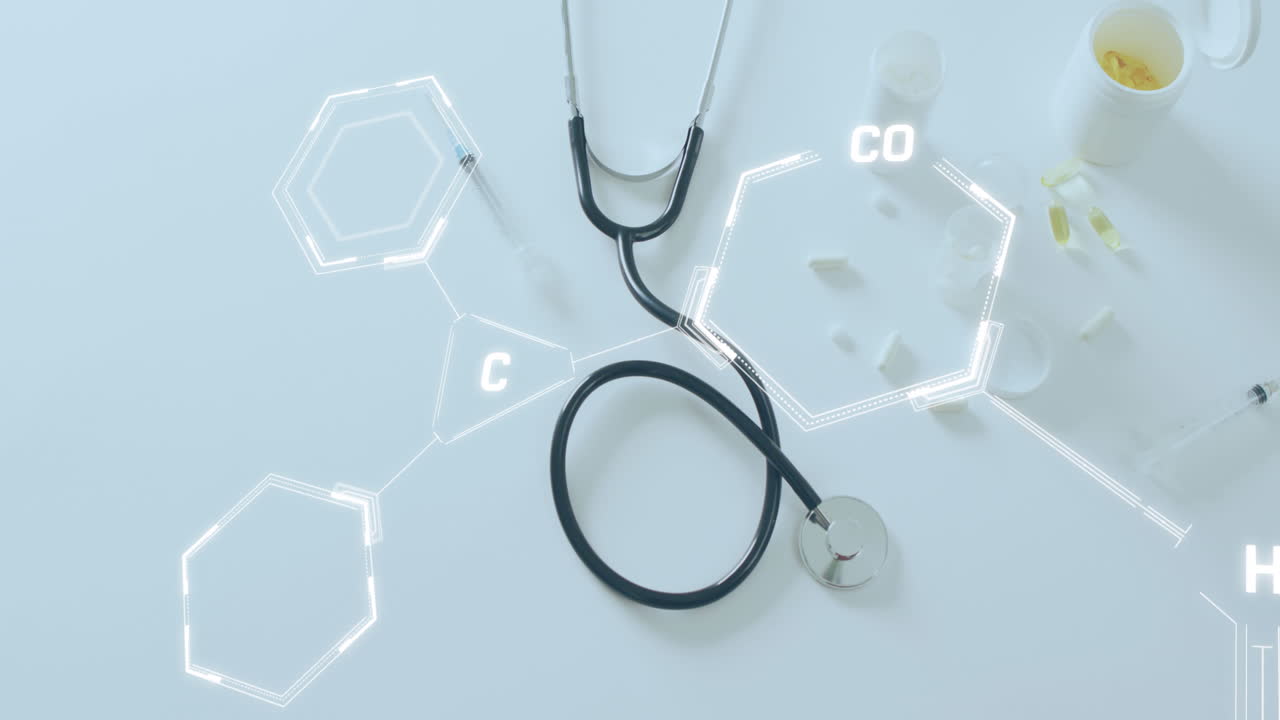 animation von dna-strangdiagrammen mit datenverarbeitung über pillen, stethoskop und spritze