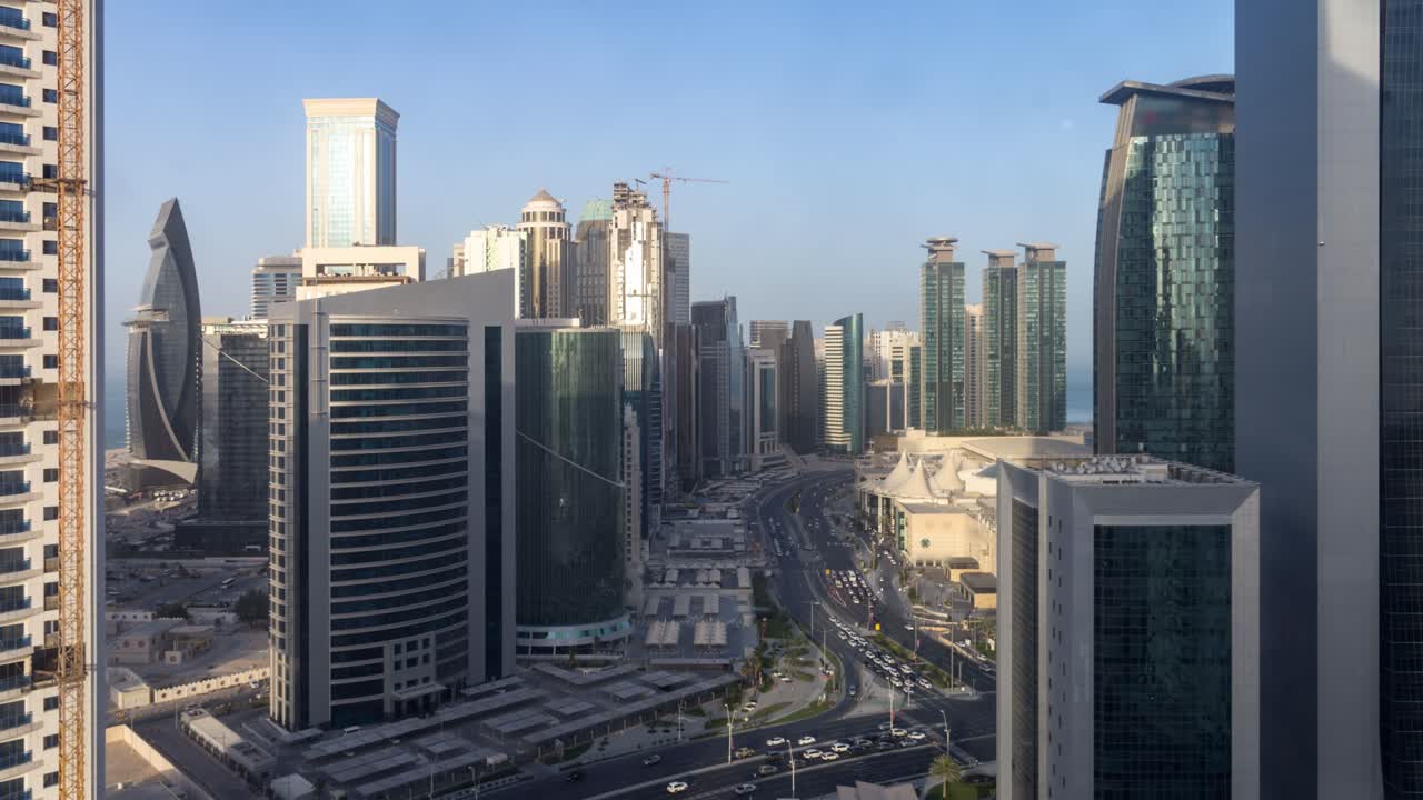 el paisaje urbano de doha - el lapso de tiempo del atardecer
