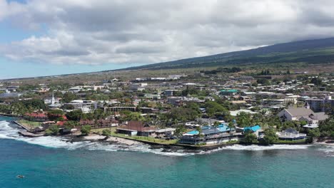 rosnące odwrotne zdjęcie lotnicze historycznego nabrzeża kailua-kona na wielkiej wyspie hawajów