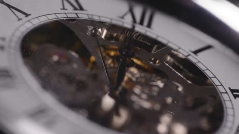 mechanical watch reflecting moving light 14