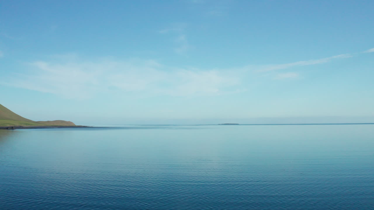 kirkjufell 산과 주변 풍경과 마을