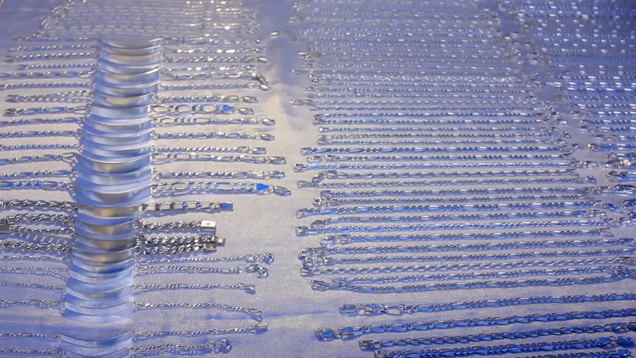 탁스코 게레로 전통시장의 많은 은팔찌